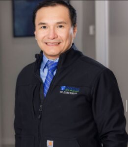 Dr. Elias Rivera, prosthodontist at Innova Dental Implant Center, expert in dental implants and prosthodontics.